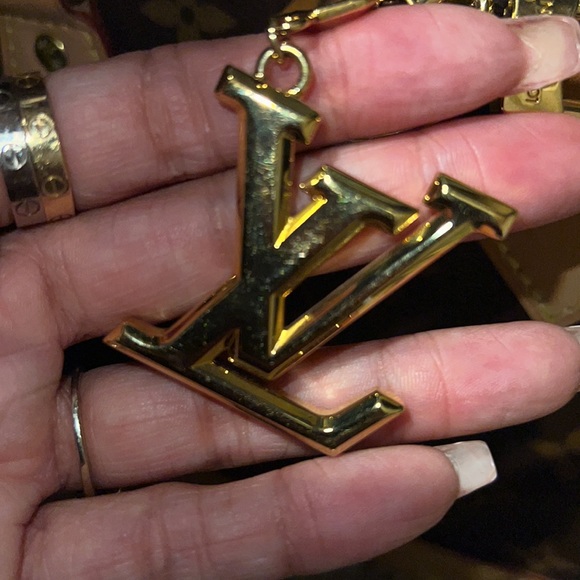 LV charm authentic hard to find - Picture 6 of 7